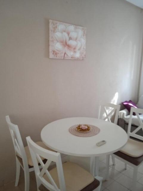 Sandra Vir Luaran gambar