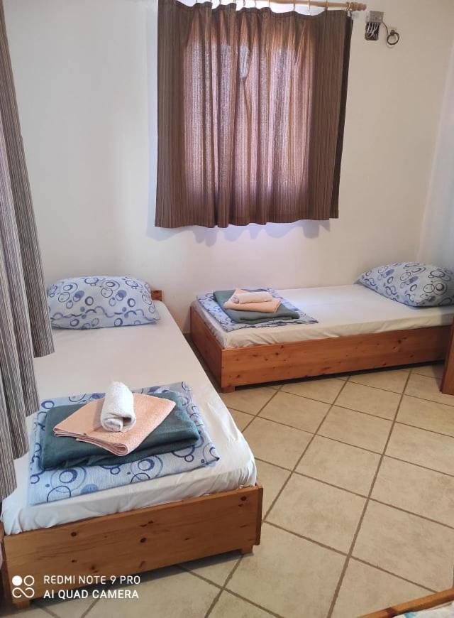 Sandra Vir Luaran gambar