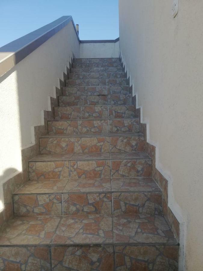Sandra Vir Luaran gambar